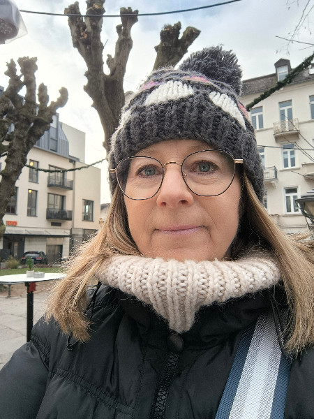 Angela mit M&uuml;tze